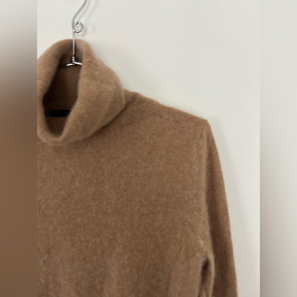 Banana Republic 100% cashmere turtleneck sweater - Picture 3 of 8